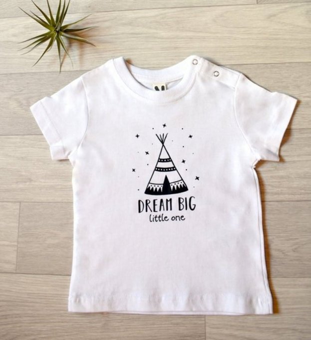 T-shirt Dream big little one