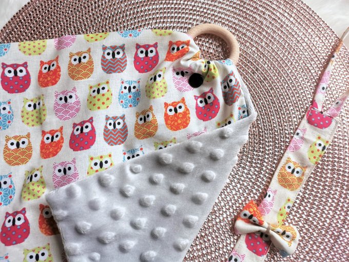 Ensemble Hiboux multicolores doudou plat + attache sucette coton