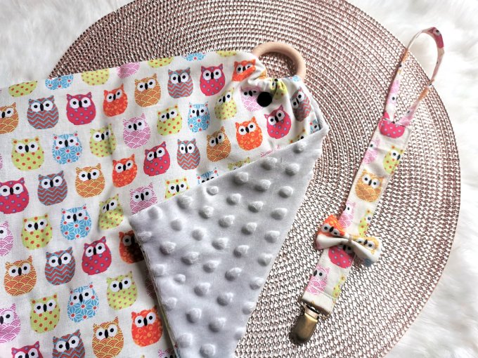 Ensemble Hiboux multicolores doudou plat + attache sucette coton